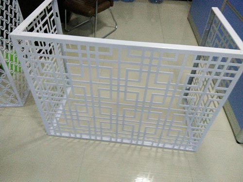 產(chǎn)品名稱(chēng)：鋁板沖花空調(diào)護(hù)欄
