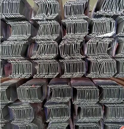 產(chǎn)品名稱(chēng)：鋁合金百葉窗型材
